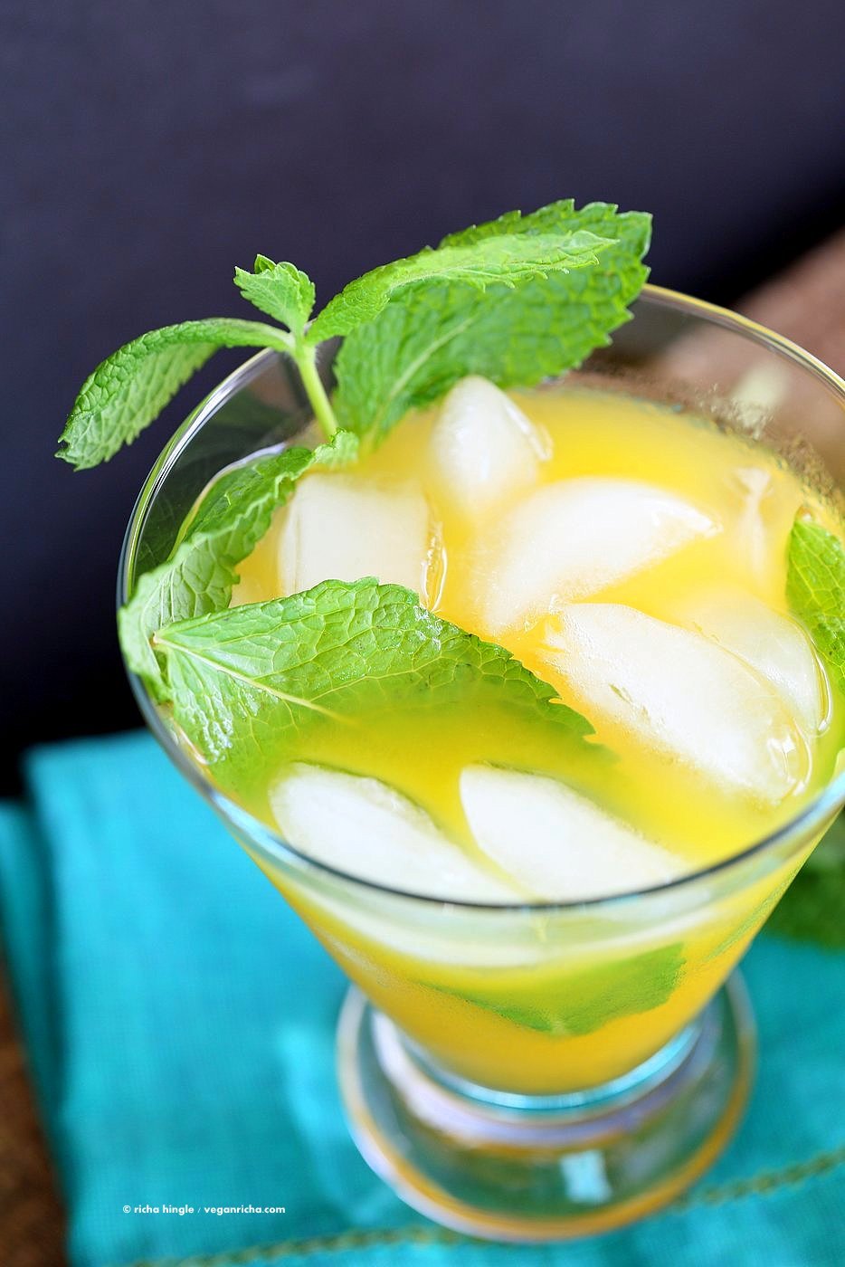Easy Refreshing Mango Mojito Recipe. Make this mojito with or without the alcohol. Refreshing mint and lime and sweet Summery Mango make this a perfect drink for any outdoor event. Vegan Recipe | VeganRicha.com