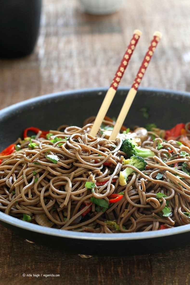 Easy Vegan Lo Mein with Soba Noodles. Ready in 20 minutes. Clean out the fridge Veggie Lo Mein Recipe with Soba Wheat Noodles. Use any noodles of choice. Vegan Nut-free Recipe. Easily made gluten-free with buckwheat or other gf noodles.| VeganRicha.com