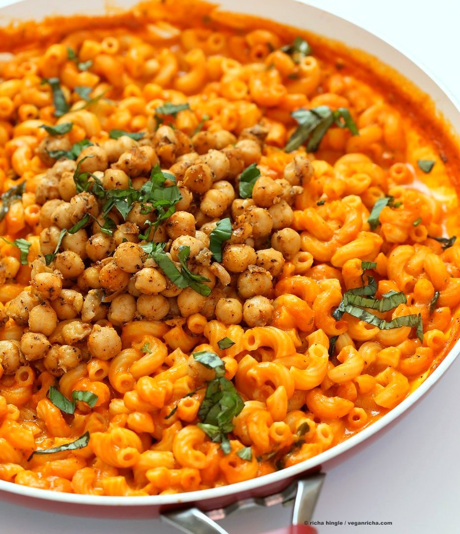 Creamy Roasted Red Pepper Pasta with Black Pepper Chickpeas. Elbows pasta in roasted red pepper sauce with crisp black pepper thyme chickpeas. Vegan Soy-free Recipe. Can be gluten-free with gluten-free pasta. | VeganRicha.com