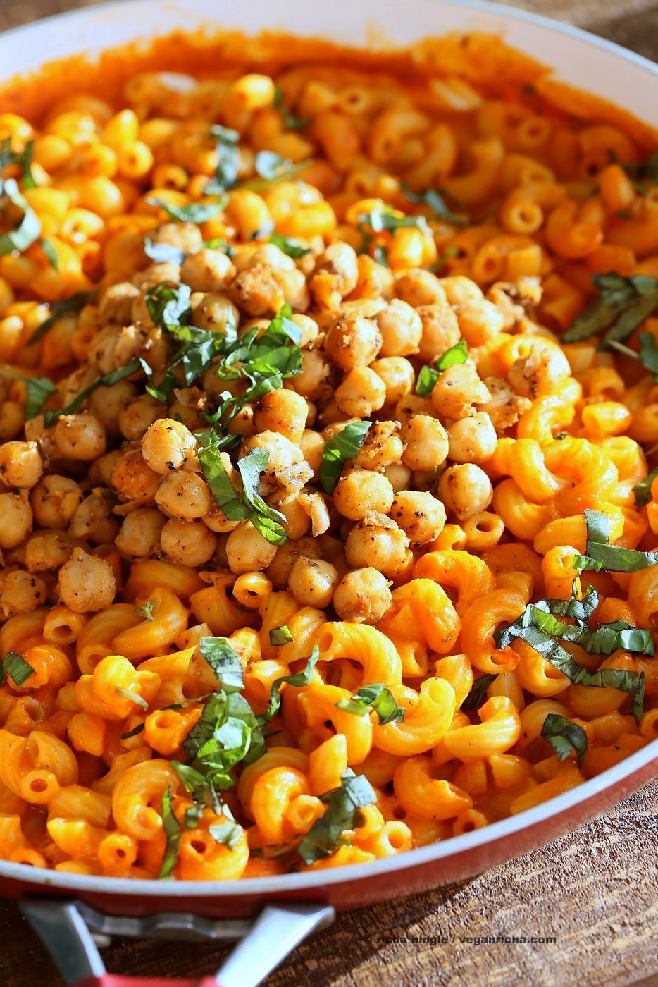 Creamy Roasted Red Pepper Pasta with Black Pepper Chickpeas. Elbows pasta in roasted red pepper sauce with crisp black pepper thyme chickpeas. Vegan Soy-free Recipe. Can be gluten-free with gluten-free pasta. | VeganRicha.com