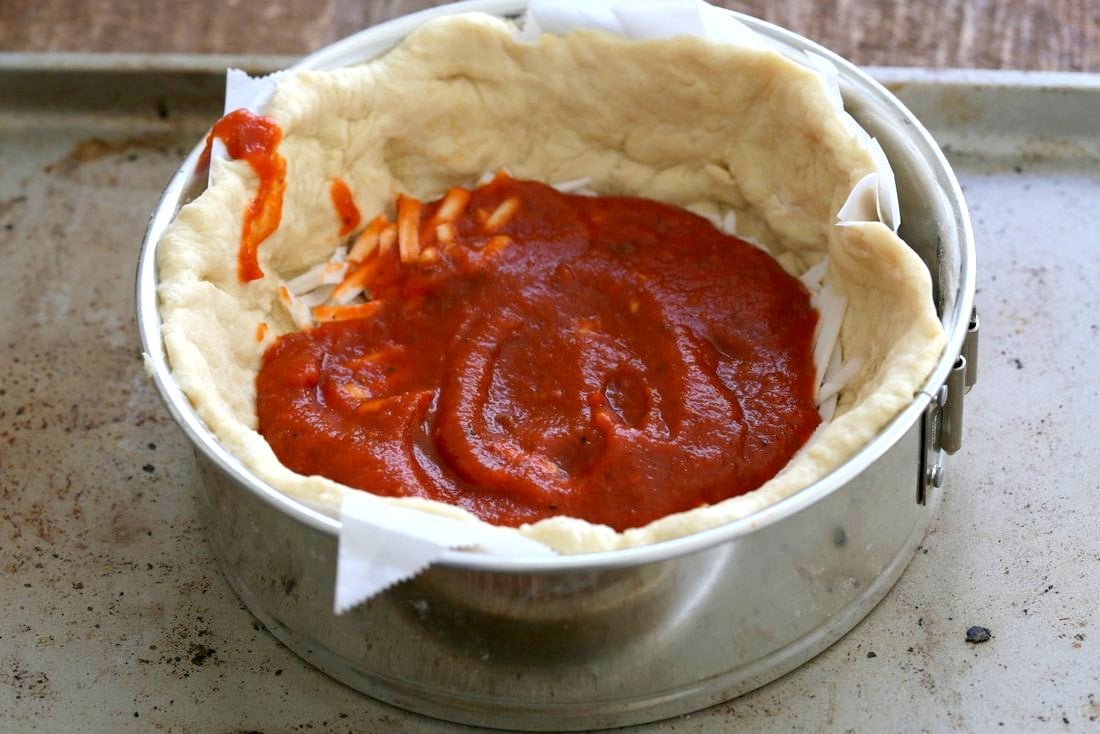 Vegan Deep Dish Pizza Recipe. Easy Deep Dish Pizza with from scratch crust, red pepper, spinach, vegan mozzarella and basil. Vegan Pizza Recipe. | VeganRicha.com