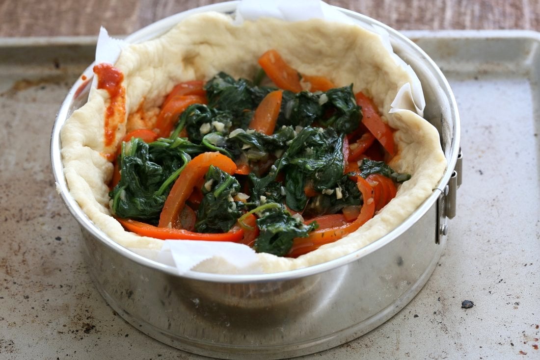 Vegan Deep Dish Pizza Recipe. Easy Deep Dish Pizza with from scratch crust, red pepper, spinach, vegan mozzarella and basil. Vegan Pizza Recipe. | VeganRicha.com