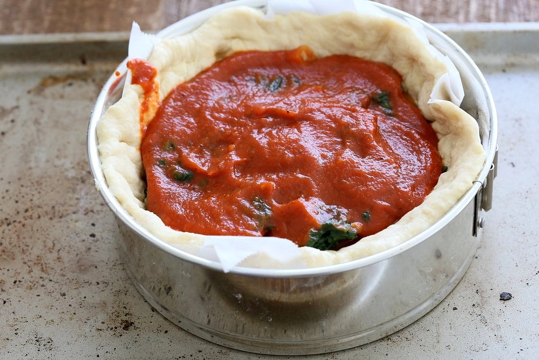 Vegan Deep Dish Pizza Recipe. Easy Deep Dish Pizza with from scratch crust, red pepper, spinach, vegan mozzarella and basil. Vegan Pizza Recipe. | VeganRicha.com