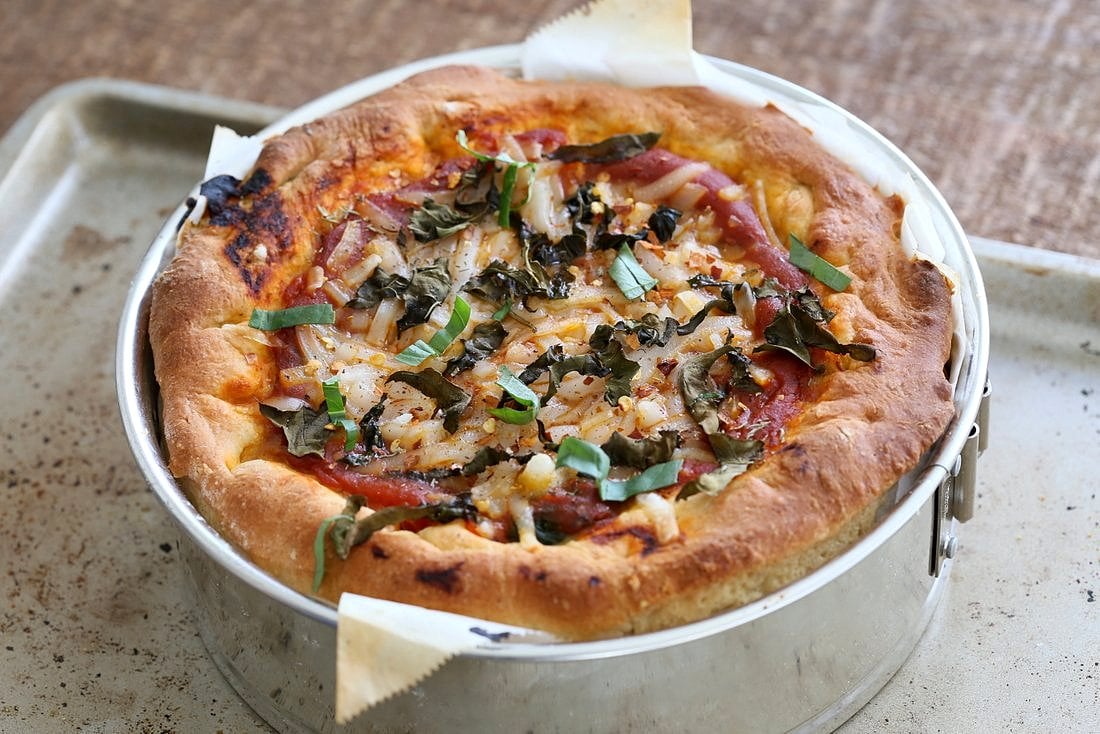 Vegan Deep Dish Pizza Recipe. Easy Deep Dish Pizza with from scratch crust, red pepper, spinach, vegan mozzarella and basil. Vegan Pizza Recipe. | VeganRicha.com