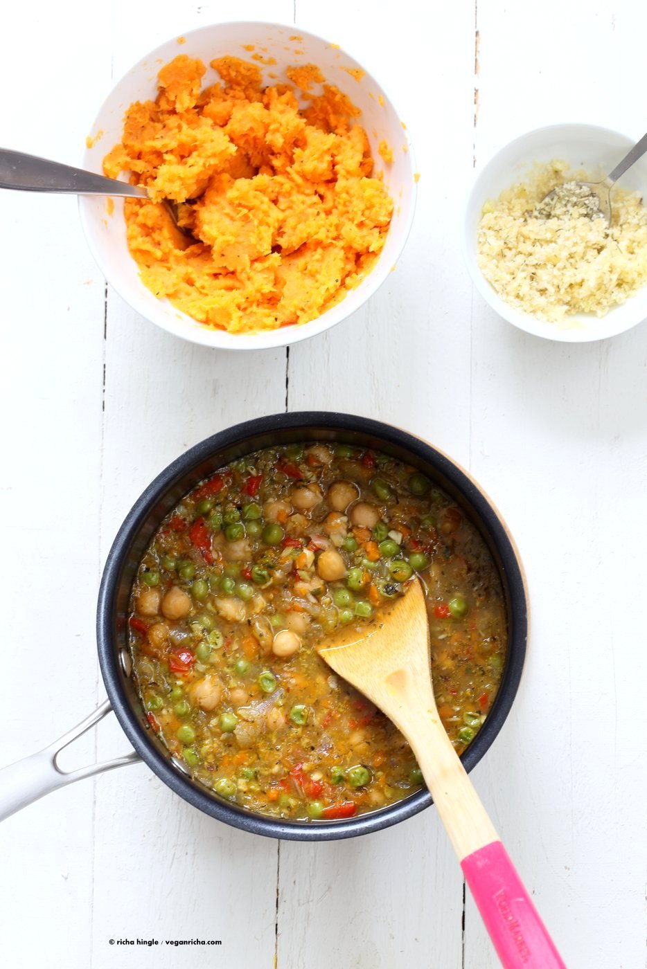 Vegan Shepherds Pie with Chickpeas and Sweet Potato mash. Crusted with breadcrumbs, garlic and herbs. 1 hour easy Vegetarian Shepherds Pie. Vegan Nut-free Soy-free Recipe. Can be gluten-free | VeganRicha.com