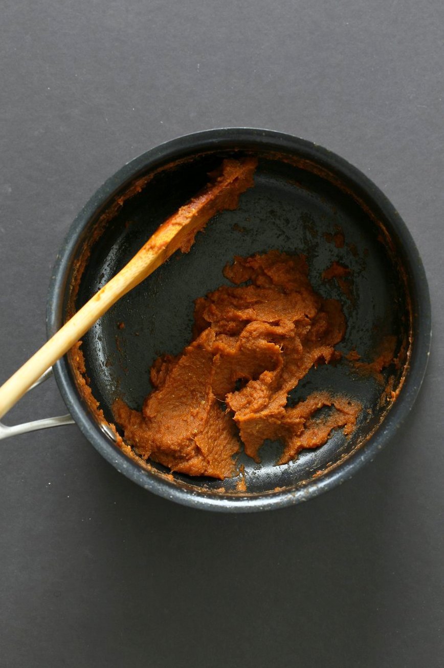 Easy Bhuna Masala Sauce for Indian curries. 1 Pot 30 Minute Masala Sauce. Bhuna means roasted. Use this roasted masala simmer sauce for quick curries. Add non dairy milk or cashew cream or yogurt. #Vegan #Glutenfree #Recipe #VeganRicha | VeganRicha.com