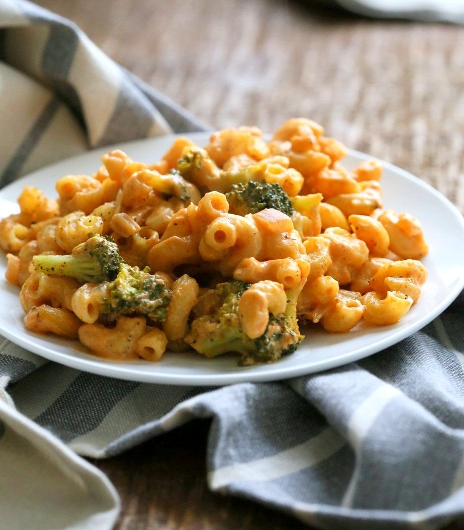 Spicy Garlicky Korean Mac and Cheese with Gochujang. Use sriracha for variation. Vegan Recipe. Gluten-free with gluten-free pasta | VeganRicha.com