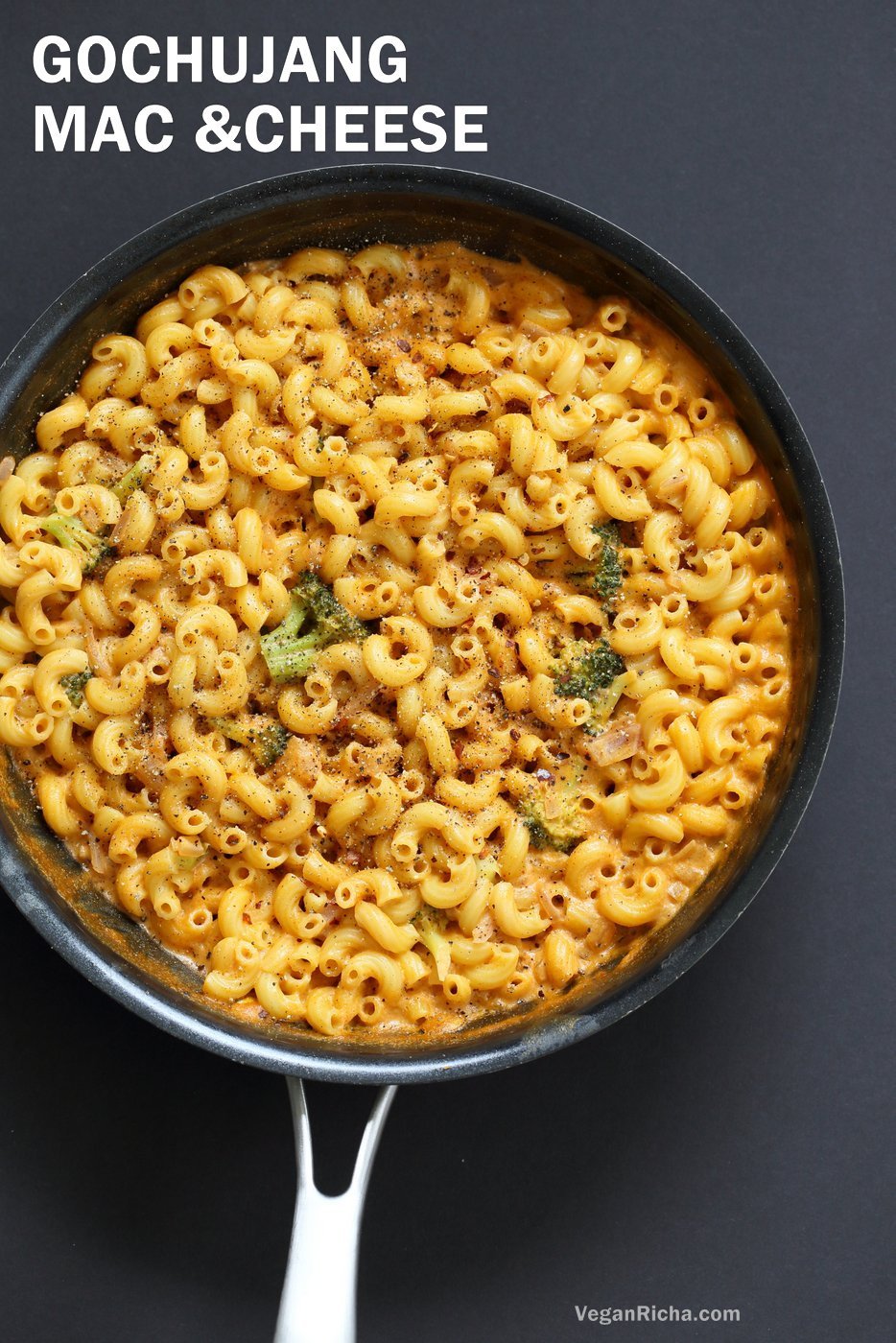 Spicy Garlicky Korean Mac and Cheese with Gochujang. Use sriracha for variation. Vegan Recipe. Gluten-free with gluten-free pasta | VeganRicha.com