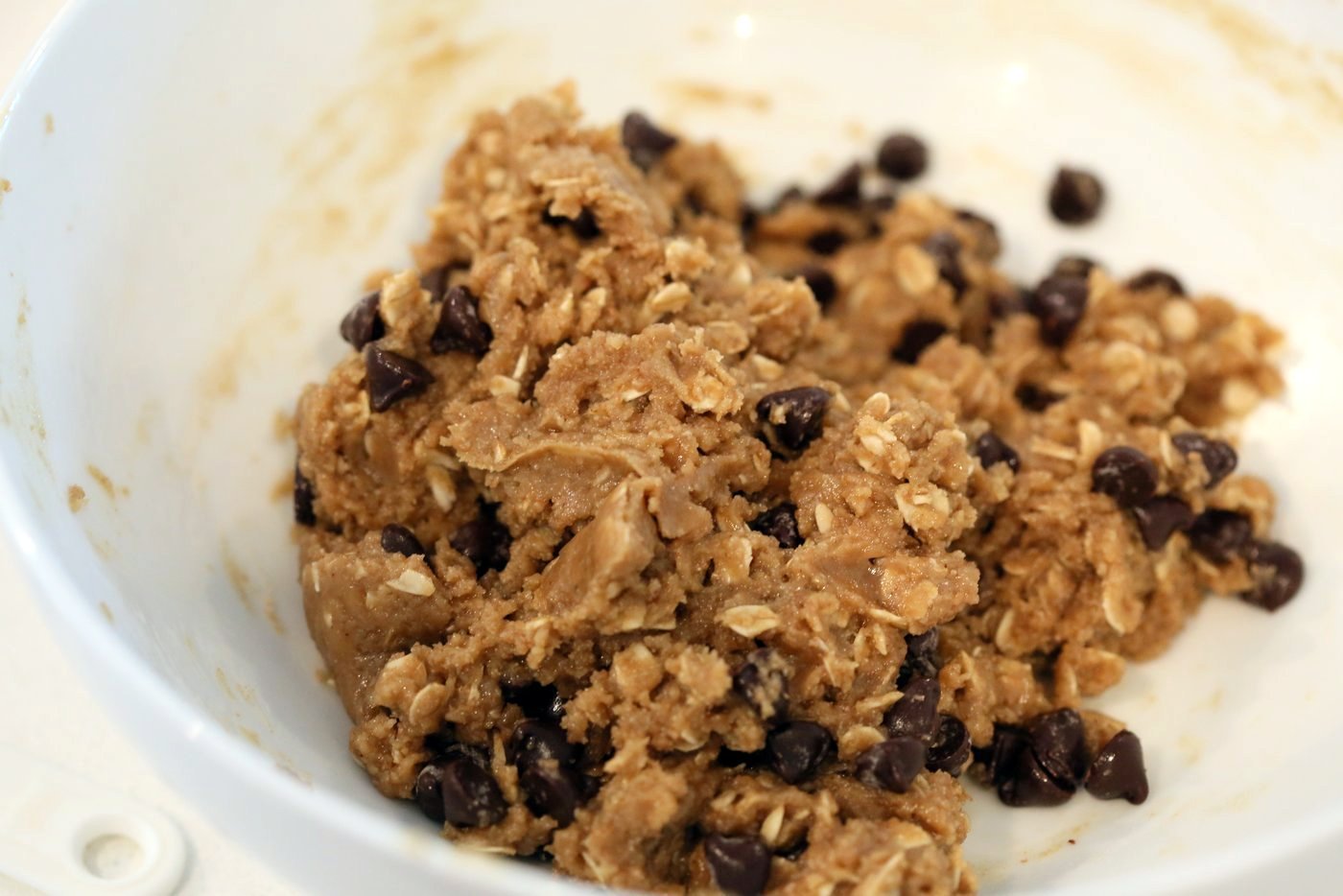 Oatmeal Chocolate Chip Sunbutter Cookies. Cinnamony Sunflower seed butter Oatmeal Cookies. These Soft Cookies come together really quickly and make a great snack or treat. Vegan Nut-free Recipe. Can be Gluten-free | VeganRicha.com