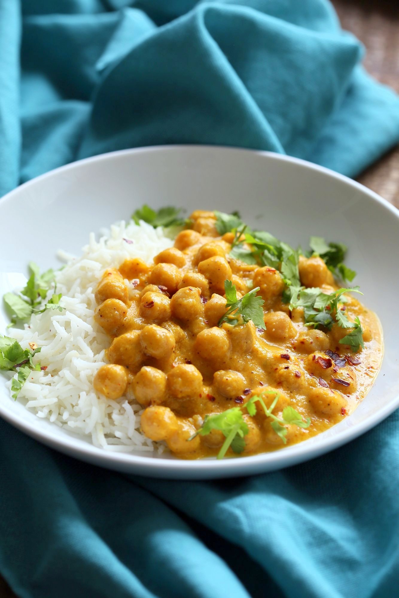 Easy 1 pot Mango Curry Chickpeas. This Mango Curry is creamy, mangoey and perfect when paired with chickpeas, vegetables or baked tofu. Easy and so flavorful. Vegan Gluten-free Soy-free Nut-free Recipe. | VeganRicha.com