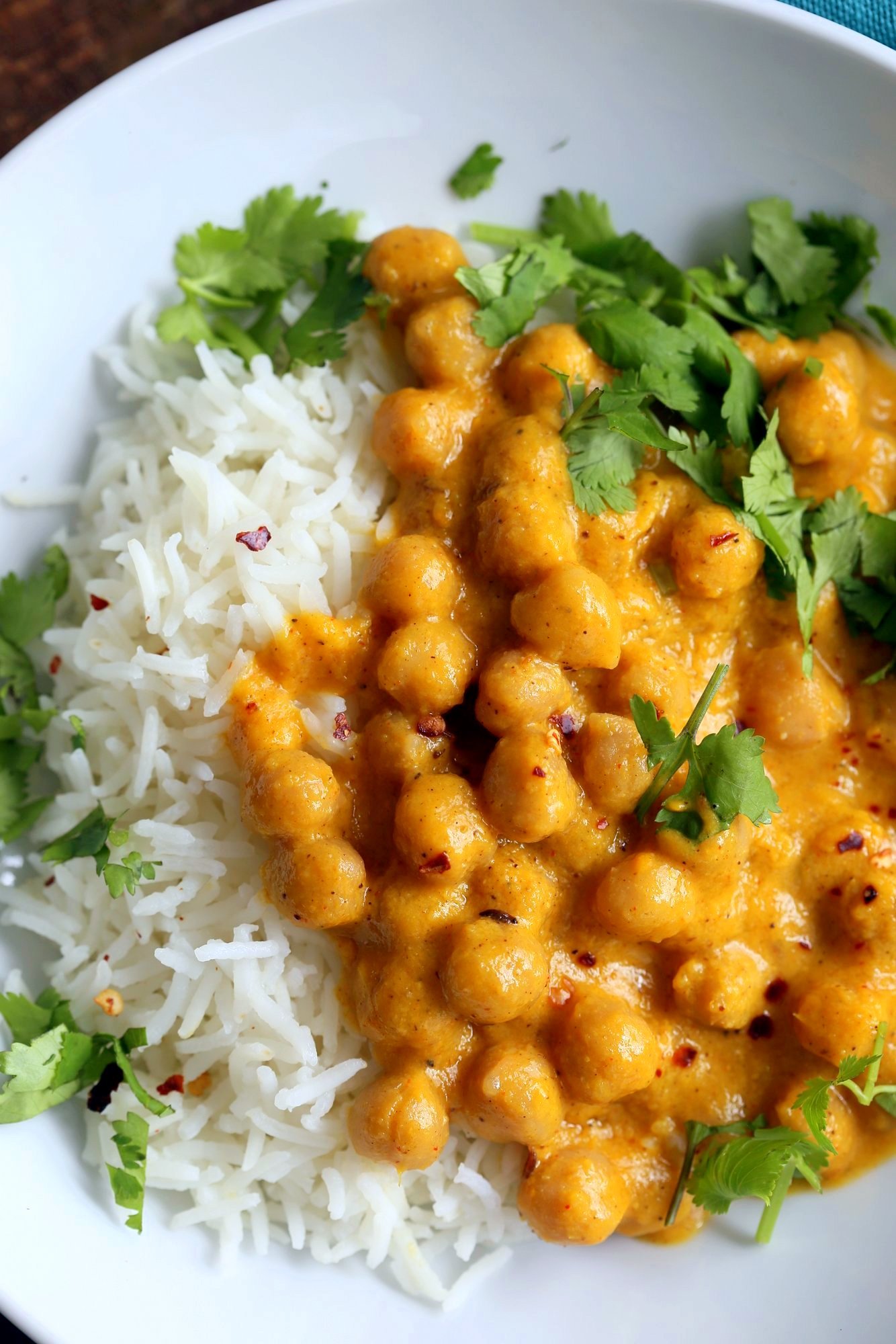 Easy 1 pot Mango Curry Chickpeas. This Mango Curry is creamy, mangoey and perfect when paired with chickpeas, vegetables or baked tofu. Easy and so flavorful. Vegan Gluten-free Soy-free Nut-free Recipe. | VeganRicha.com