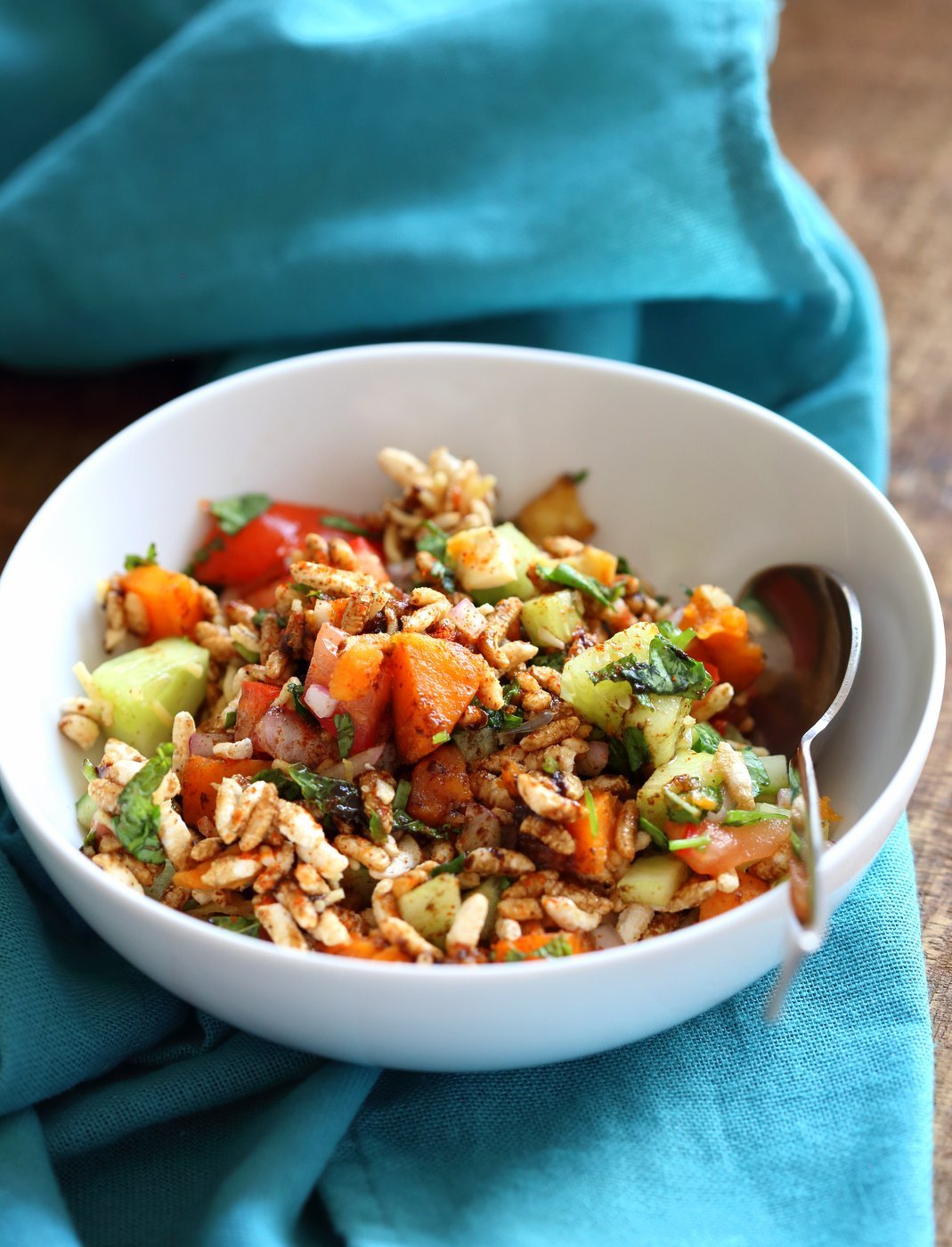 Sweet Potato Bhel Recipe - Indian Street Food style Snack Salad with Mint and Tamarind Chutney. Puffed Rice tossed with cooked sweet potato, nuts, onion, cucumber and tomato and dressed in chopped mint and 5 minute Tamarind Chutney. Vegan Bhel Puri Recipe. Can be glutenfree and nutfree. | VeganRicha.com