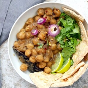 Pindi Chole - Chickpea Curry with Whole Spices. Chickpeas cooked with whole spices then added to a sauce with caramelized onions. Punjabi Chole Adapted from Rawalpindi style Chole. Vegan Gluten-free Nut-free Soy-free Recipe | VeganRicha.com