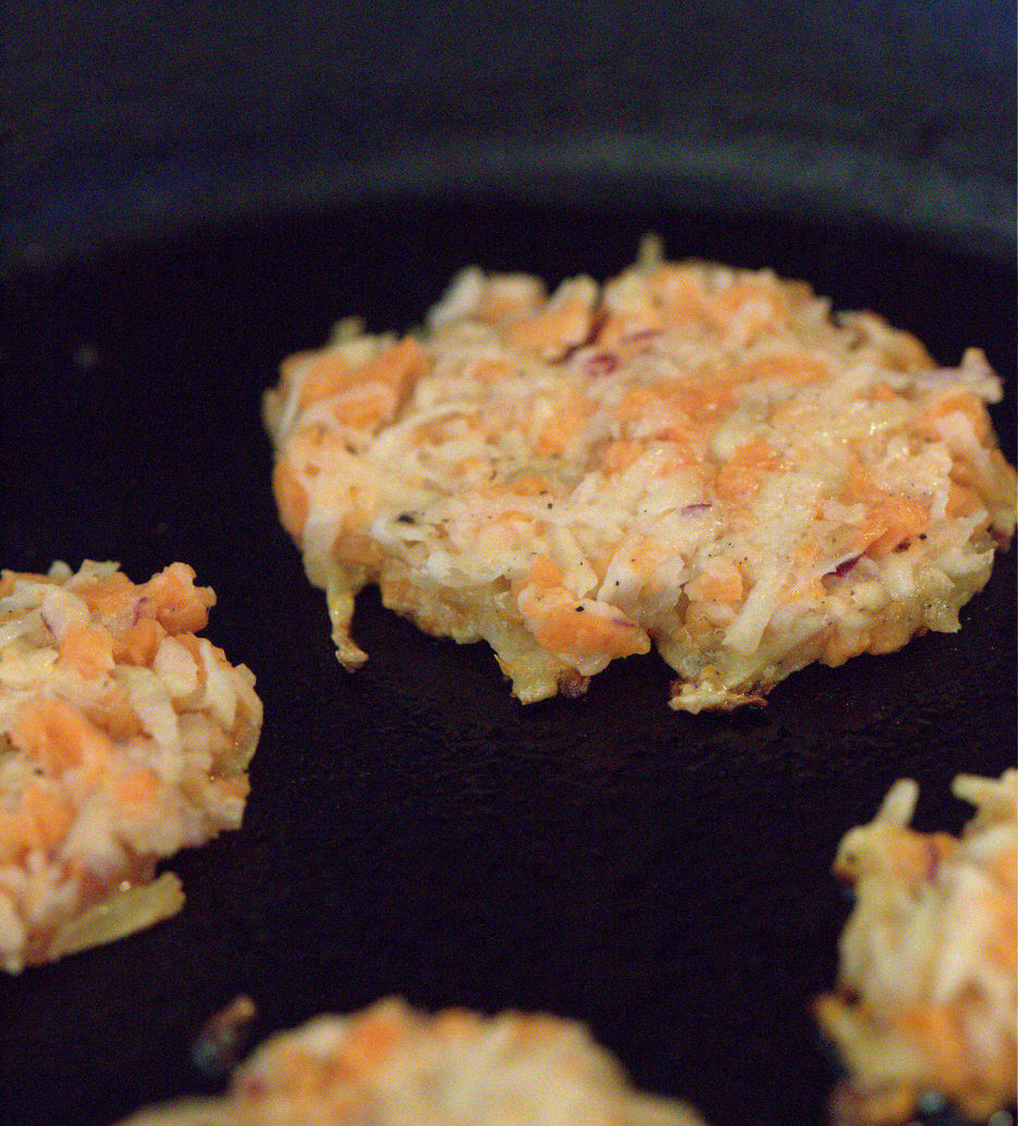 Easy Vegan Latkes. Potato & Sweet Potato Latkes. Panfried crispy latke fritters for Hanukkah. #Vegan #Glutenfree #soyfree #Nutfree #Recipe. #VeganRicha | VeganRicha.com