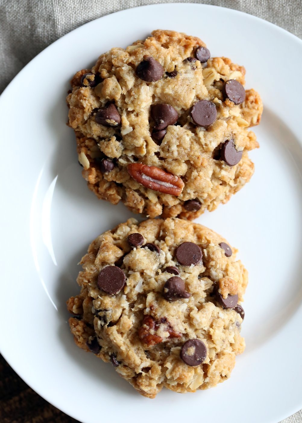 Vegan Cowboy Cookies Mix makes great Jar gifts for the Holiday Season. Layer oats, flour, coconut, chocolate sugar and pecans. Mix, add applesauce and oil, and bake. #veganricha #Vegan #Recipe Can be #glutenfree. | VeganRicha.com