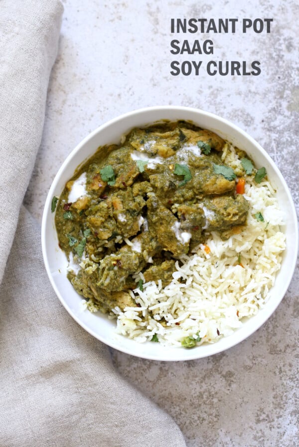 1 Pot Vegan Chicken Saag with Soy Curls. Use seitan, tempeh, baked tofu, chickpeas or chikin substitutes for variation. Soy curls in Spinach Sauce. #Vegan #Glutenfree #Recipe Can be Soy-free and Nut-free  #veganricha | VeganRicha.com