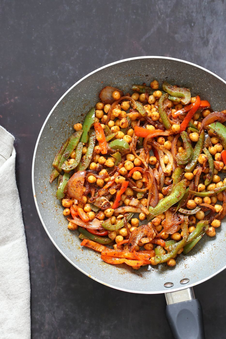 Vegan Fajita Pasta with Chickpeas and veggies. Easy Weeknight pasta with Taco seasoned veggies and beans mixed with creamy pasta. Vegan Soyfree Recipe. Can be gluten-free. #vegan #veganricha