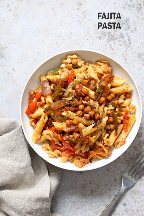 Vegan Fajita Pasta with Chickpeas and veggies. Easy Weeknight pasta with Taco seasoned veggies and beans mixed with creamy pasta. Vegan Soyfree Recipe. Can be gluten-free. #vegan #veganricha