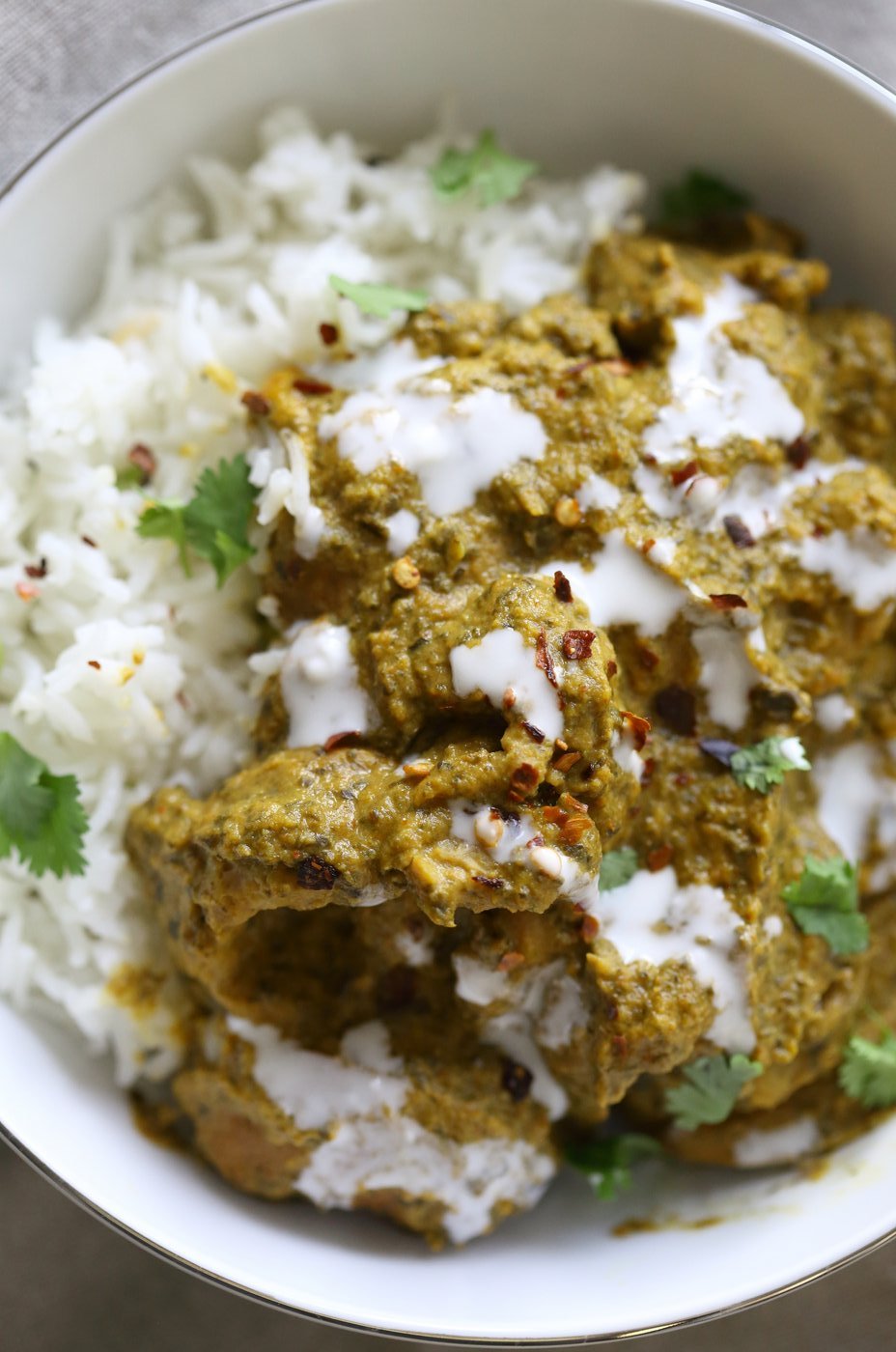 1 Pot Vegan Chicken Saag with Soy Curls. Use seitan, tempeh, baked tofu, chickpeas or chikin substitutes for variation. Soy curls in Spinach Sauce. #Vegan #Glutenfree #Recipe Can be Soy-free and Nut-free  #veganricha | VeganRicha.com