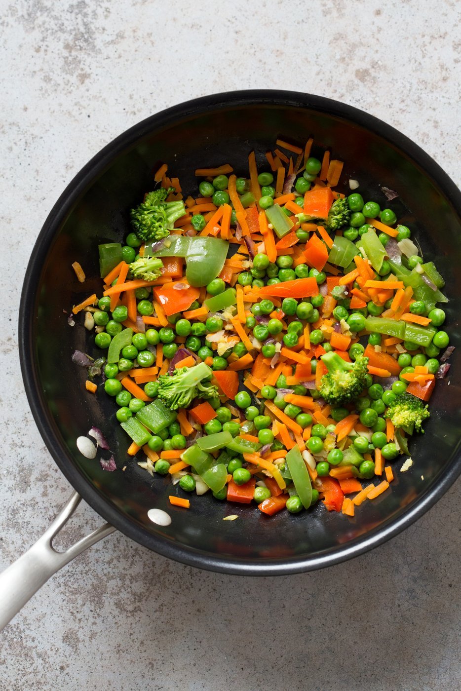 Cauliflower Fried Rice. Easy 1 Pot Fried Rice. No grains, low carb. So fluffy and so good. #Vegan #Glutenfree #Grainfree #Nutfree #Recipe #veganricha  | VeganRicha.com