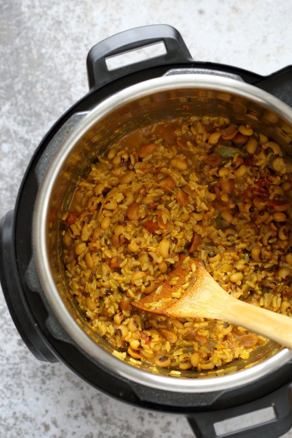Instant Pot Black Eyed Peas Rice Pulao - Brown Rice Lobia Pulao. Black Eyes Peas and Rice cooked with spices and veggies. Saucepan option. #Vegan #Glutenfree #1Pot #Nutfreeoption #Soyfree #instantpot #Recipe #VeganRicha | VeganRicha..com