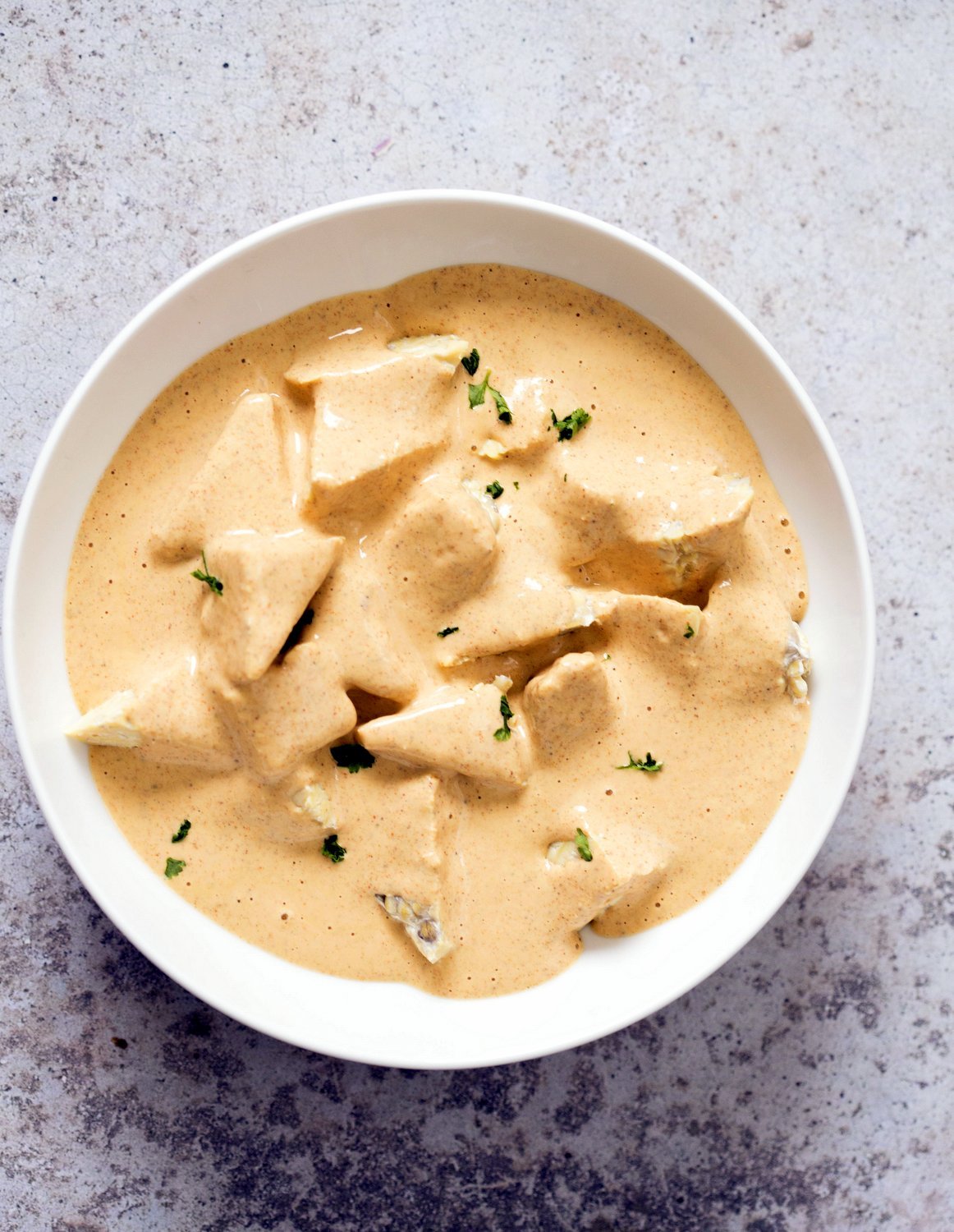 Tempeh Tandoori Tikka Bowl with Cilantro Mint Chutney. Tempeh marinated in Delicious and Flavorful Tandoori Marinade, then baked and served over greens, onions. #veganricha #Vegan #Glutenfree #Recipe. Use vegan meat subs for #soyfree | VeganRicha.com