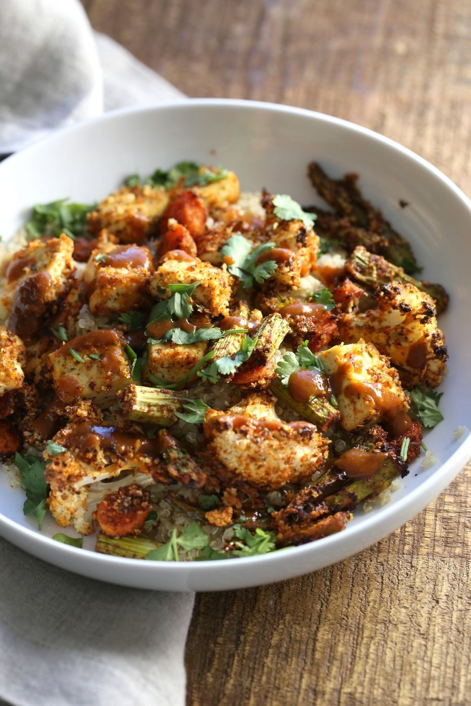 Tofu and Veggie BBQ Bowl. Veggies and Tofu tossed in from scratch barbecue seasoning and baked. Serve over quinoa dressed with bbq sauce. #Vegan #Glutenfree #Nutfree #Recipe #veganricha