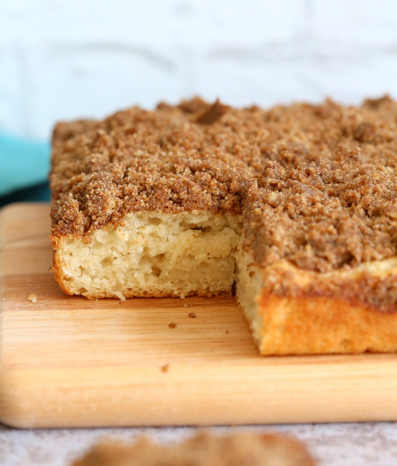 Easy Vegan Coffee Cake Recipe. Simple soft Vanilla Cake topped with a delicious Streusel. Classic Cinnamon Streusel Coffee cake. #Vegan #soyfree #nutfree #Recipe. Glutenfree option #veganricha