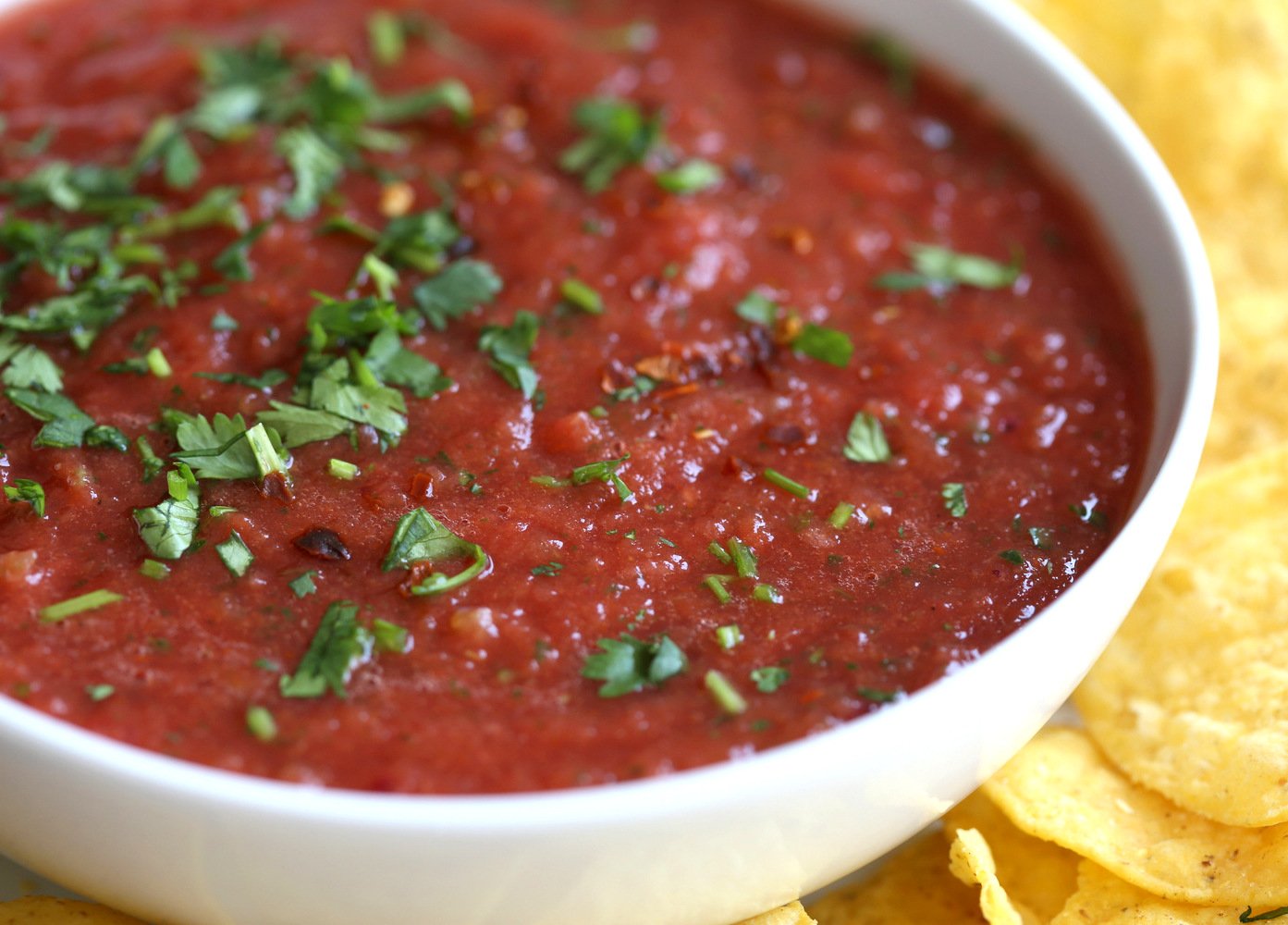 Easy Homemade #Salsa. This fresh tomato salsa is super quick to make in a blender or a food processor and is always a hit at the party. #Vegan, #Glutenfree, #Soyfree, #Nutfree recipe. #veganricha