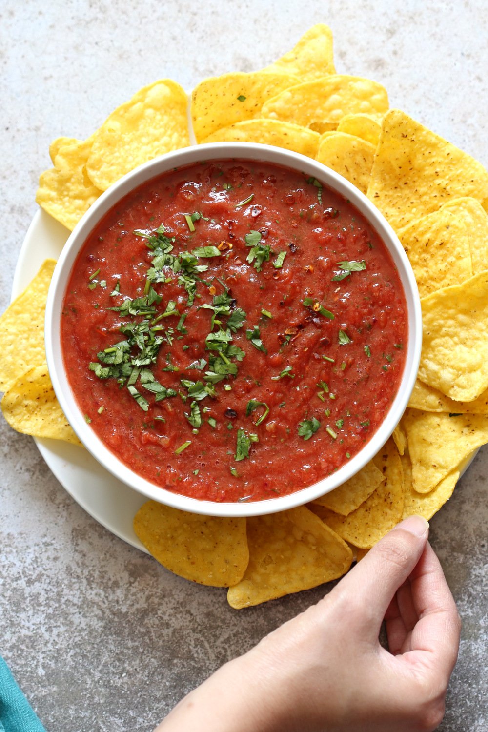 Easy Homemade #Salsa. This fresh tomato salsa is super quick to make in a blender or a food processor and is always a hit at the party. #Vegan, #Glutenfree, #Soyfree, #Nutfree recipe. #veganricha