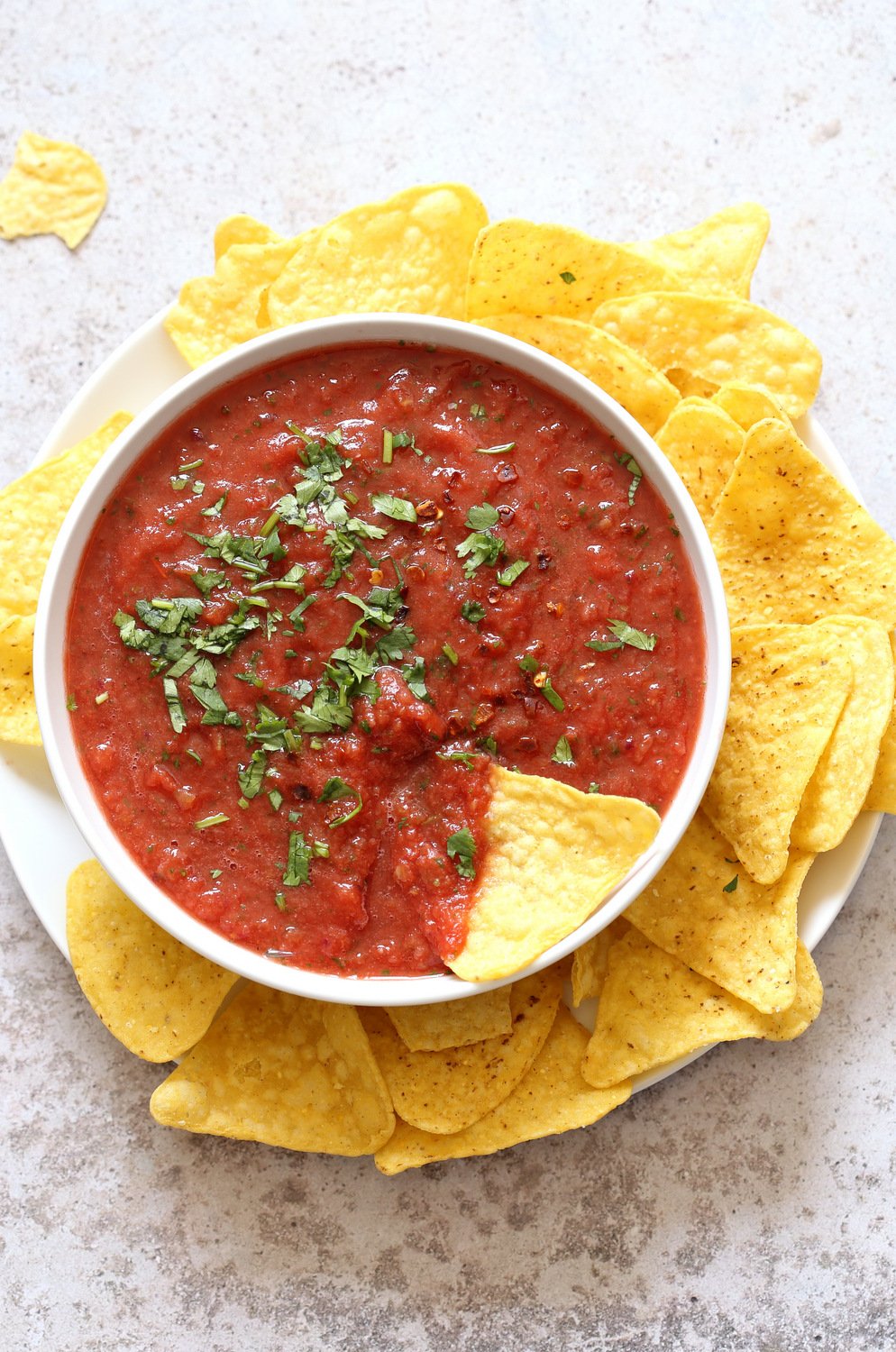 Easy Homemade #Salsa. This fresh tomato salsa is super quick to make in a blender or a food processor and is always a hit at the party. #Vegan, #Glutenfree, #Soyfree, #Nutfree recipe. #veganricha