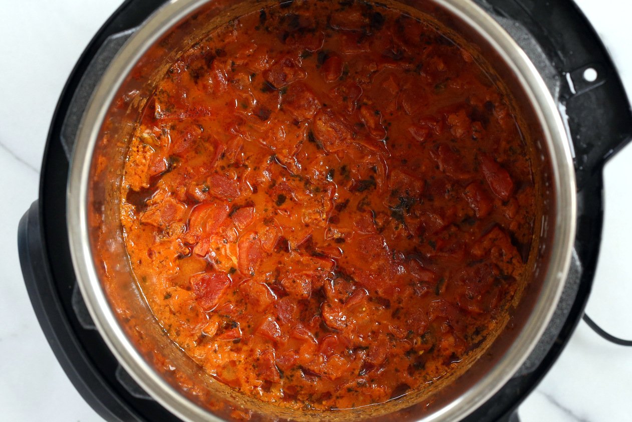 Instant Pot Tikka Masala - #Vegan Tikka Masala Sauce Recipe. Easy Tikka masala sauce, made in a Pressure Cooker. Saucepan option. Add veggies, tofu, chickpeas, vegan chickin subs. #Glutenfree #Soyfree #Nutfree #recipe #VeganRicha
