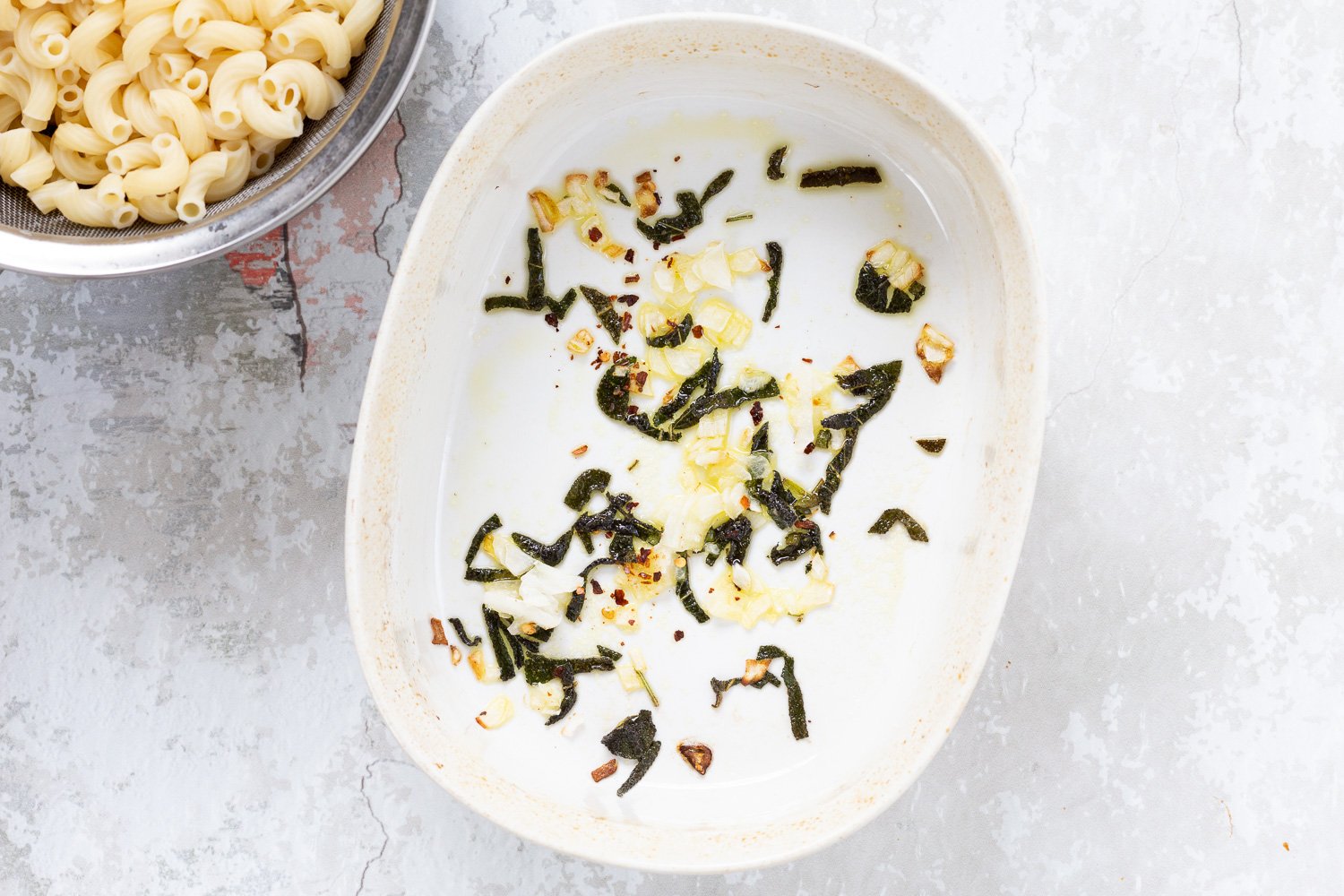 Vegan Pumpkin Mac and Cheese Bake. Easy Creamy Pumpkin Sauce with pasta, topped with crisp sage and breadcrumbs. #Vegan #Soyfree #Recipe #VeganRicha #nutfree option