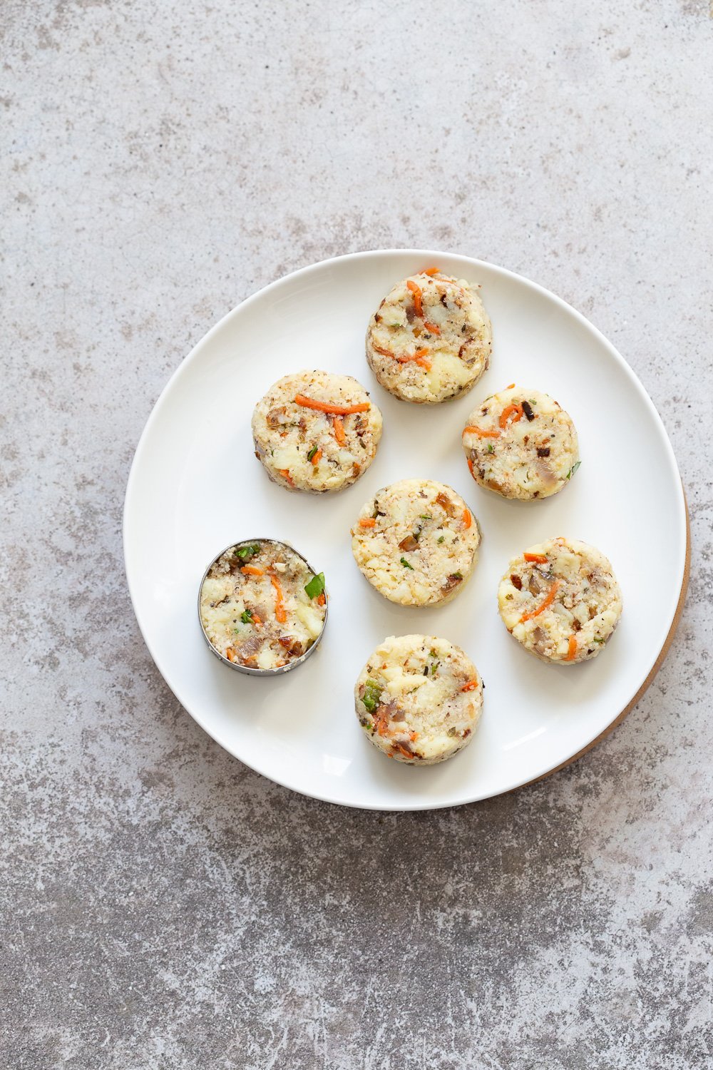 Potato Cauliflower Patties Vegan Recipe. Easy Cauliflower croquettes, pan fried or baked. #Vegan #Soyfree #Nutfree #VeganRicha #Recipe . Can be glutenfree | VeganRicha.com