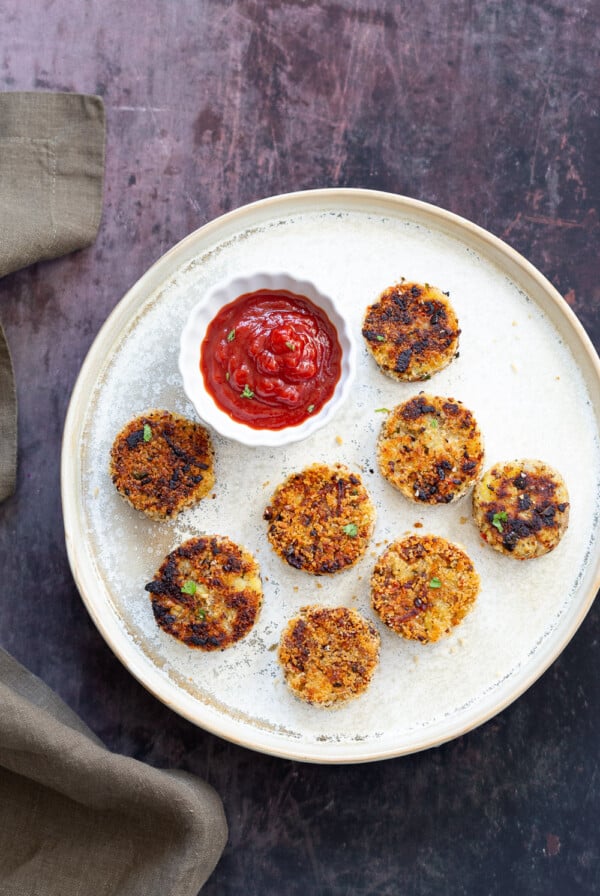 Potato Cauliflower Patties Vegan Recipe. Easy Cauliflower croquettes, pan fried or baked. #Vegan #Soyfree #Nutfree #VeganRicha #Recipe . Can be glutenfree | VeganRicha.com