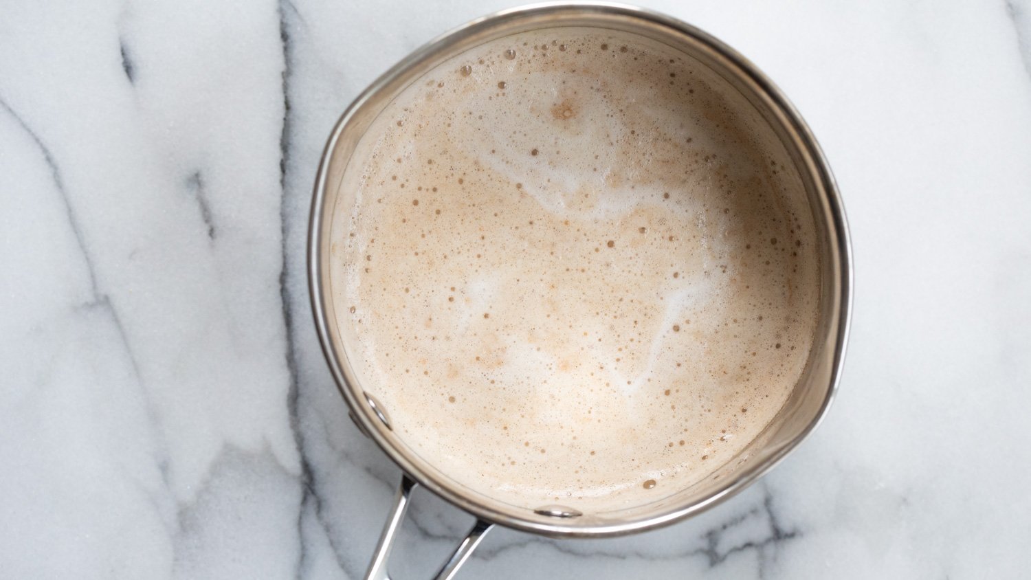 Creamy Warming Vegan Gingerbread Latte. This vegan version of the Starbucks gingerbread latte has fresh ginger, homemade gingerbread spice and amazing flavor. Can be made caffeine-free. Vegan Glutenfree Recipe
