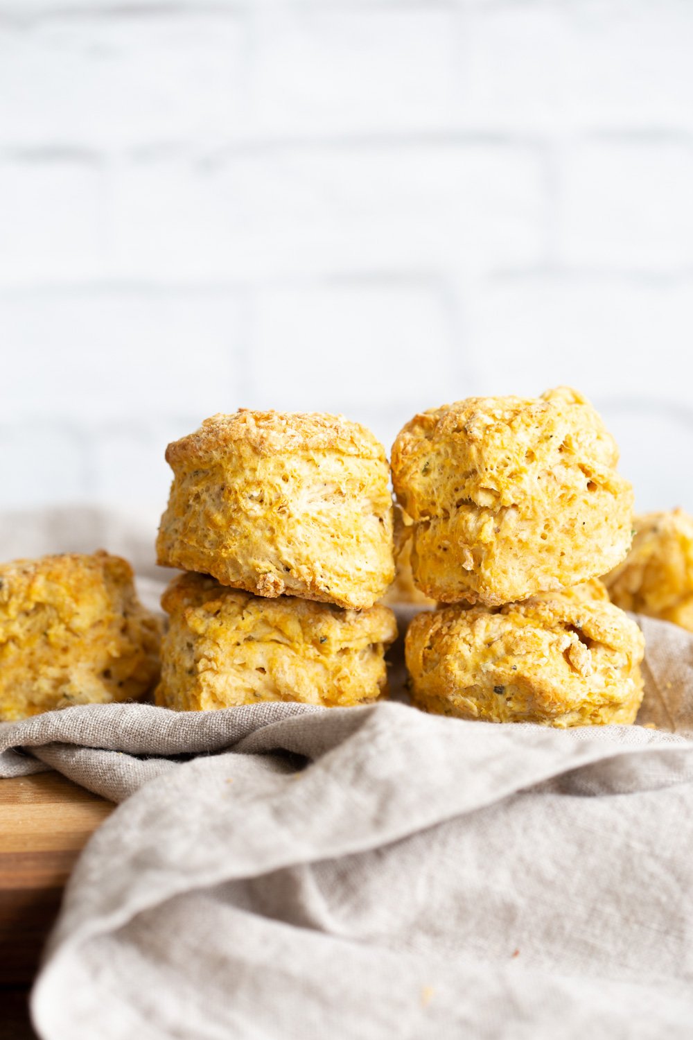 Oil-free Vegan Biscuits. 7 Ingredients, 1 Bowl, 30 Minute. These flaky savory herbed biscuits dont use any oil or butter! Soft inside and an amazing crumb. #VeganRicha #Vegan #Soyfree #Nutfree low fat #Biscuit #Recipe