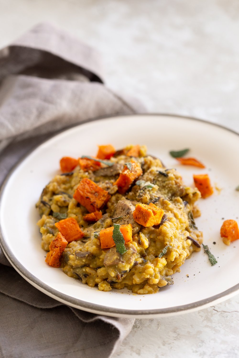Vegan Pumpkin Risotto Instant Pot. Easy Pumpkin Risotto with Wild Rice Brown Rice Blend and Mushrooms. Make it in an Instant Pot pressure cooker or Saucepan. 30 Mins. #Vegan #Glutenfree #soyfree #Recipe #VeganRicha