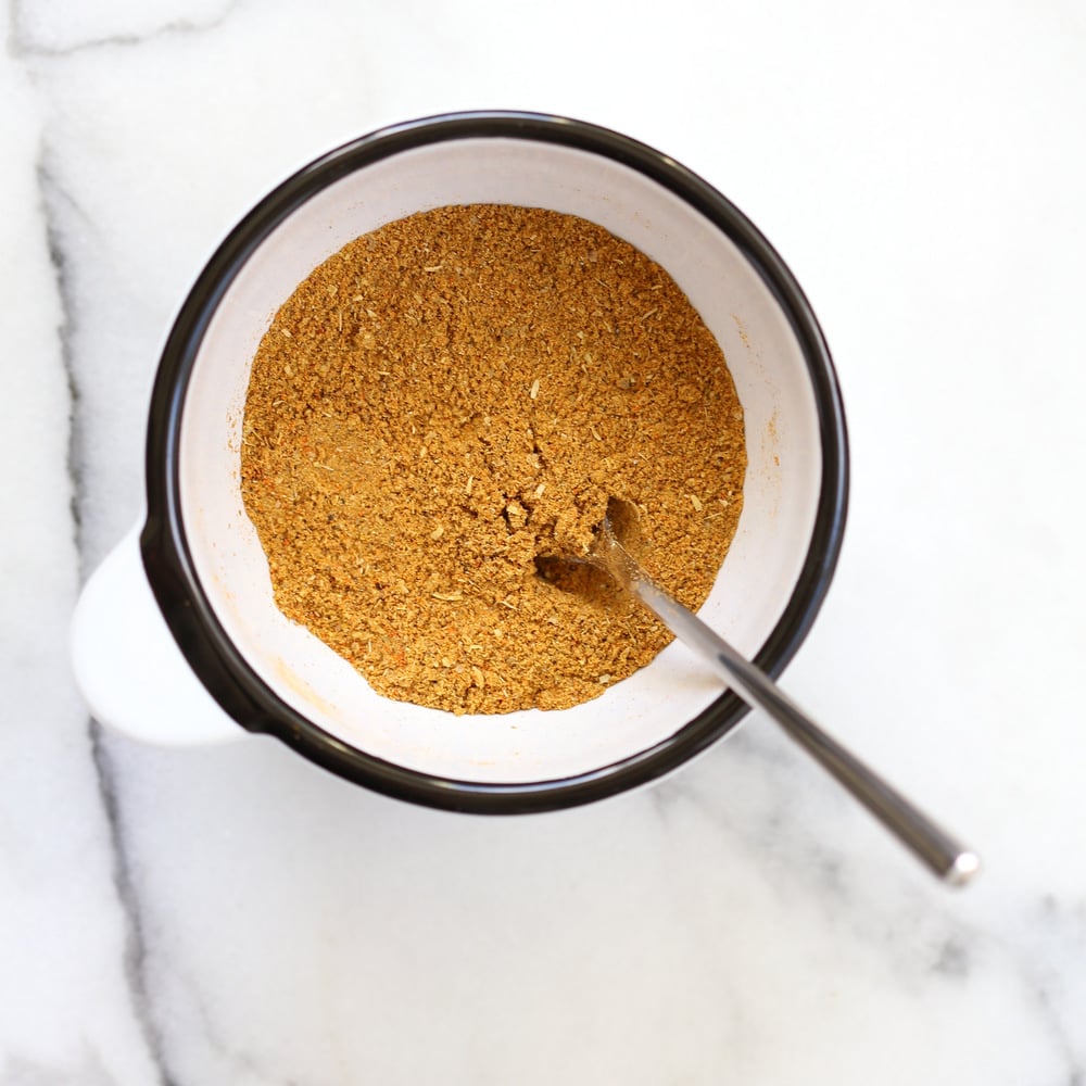 Easy Homemade Curry Powder Recipe! Adjust the ingredients to make your favorite curry spice. Use the seasoning in curries, roasted veggies, bowls, add to beans, hummus. Vegan Recipe #VeganRicha