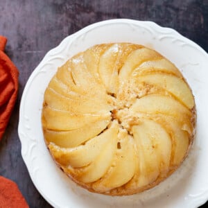 Pear Upside Down Cake. This amazing Vegan Upside Down Cake needs just 1 Bowl and 40 mins. Use oother fruits for variation. #Vegan #Nutfree #Soyfree #Recipe Glutenfree option #VeganRicha #PearCake | VeganRicha.com