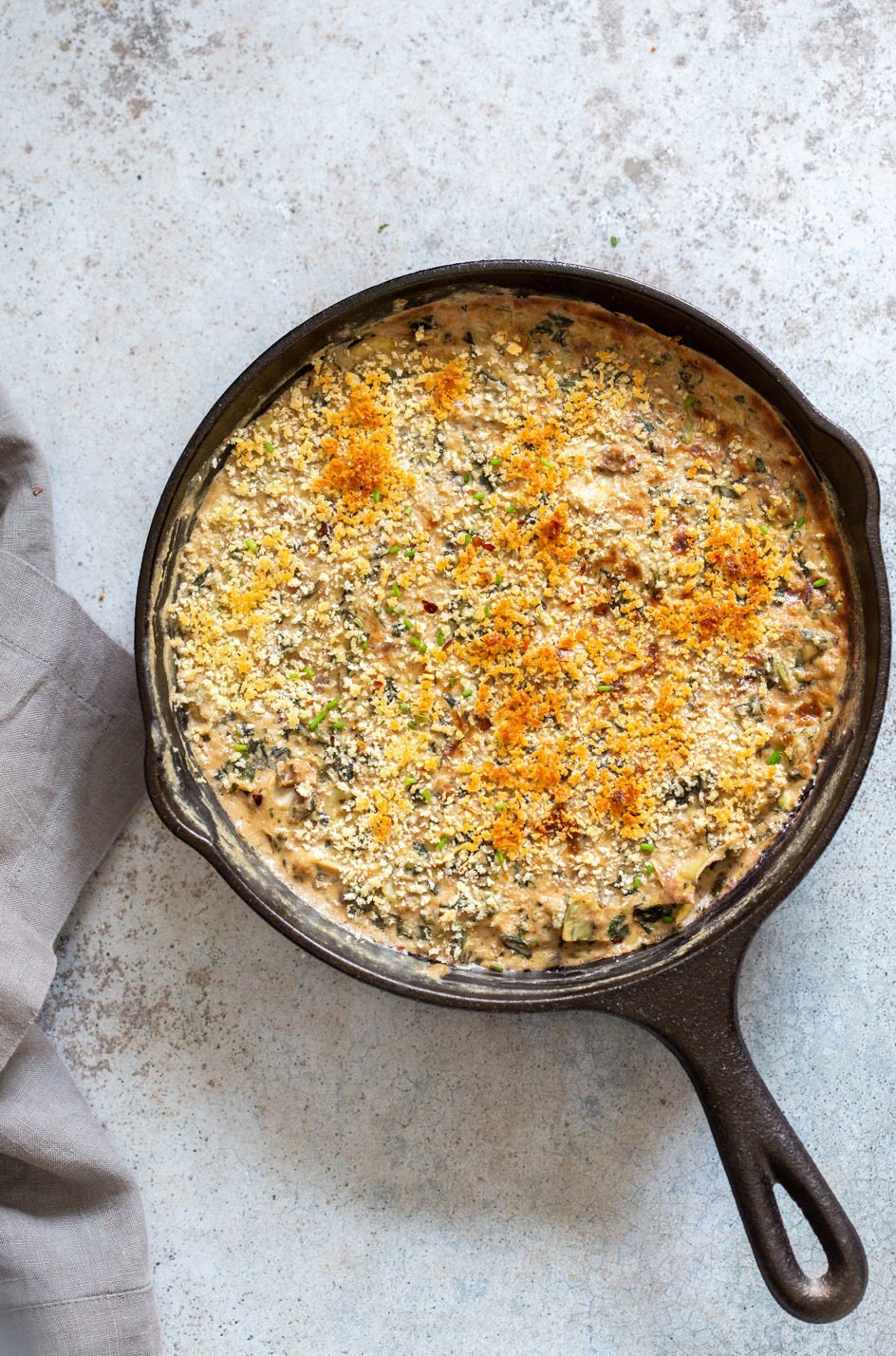 Easy 1 Pot Vegan Spinach Artichoke Dip Recipe. Ready in 30 Minutes. This Creamy Cheesy artichoke dip is perfect for parties, picnics, game day. No Cream cheese or vegan cheese subs. #Vegan #veganricha #spinachartichokedip #recipe Can be glutenfree, nutfree.