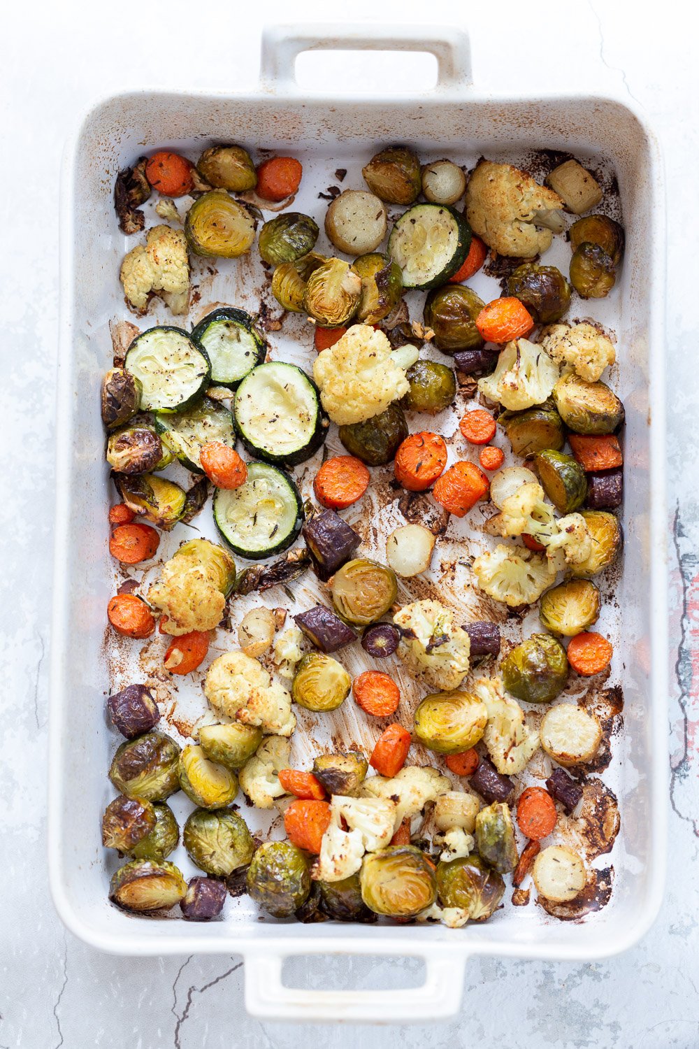 Roasted Brussels Sprouts and Cauliflower with fresh herbs and black pepper. Tips on how to roast veggies that are perfectly crisp, vibrant, flavorful, not-dry or chewy. Roasted Veggies Bowl.#Vegan #Glutenfree Nutfree Soyfree #Recipe #VeganRicha