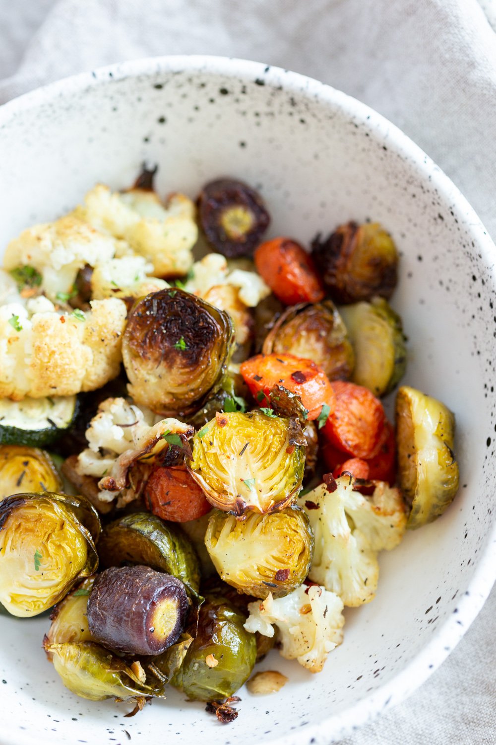Roasted Brussels Sprouts and Cauliflower with fresh herbs and black pepper. Tips on how to roast veggies that are perfectly crisp, vibrant, flavorful, not-dry or chewy. Roasted Veggies Bowl.#Vegan #Glutenfree Nutfree Soyfree #Recipe #VeganRicha