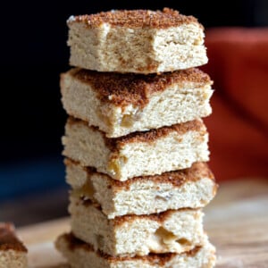 These Vegan Snickerdoodle Bars need 1 Bowl and 30 mins. Easy Snickerdoodle cookie bars short bread like, cinnamony and delicious. Glutenfree option.  #vegan #recipe #snickerdoodlebars #veganRicha