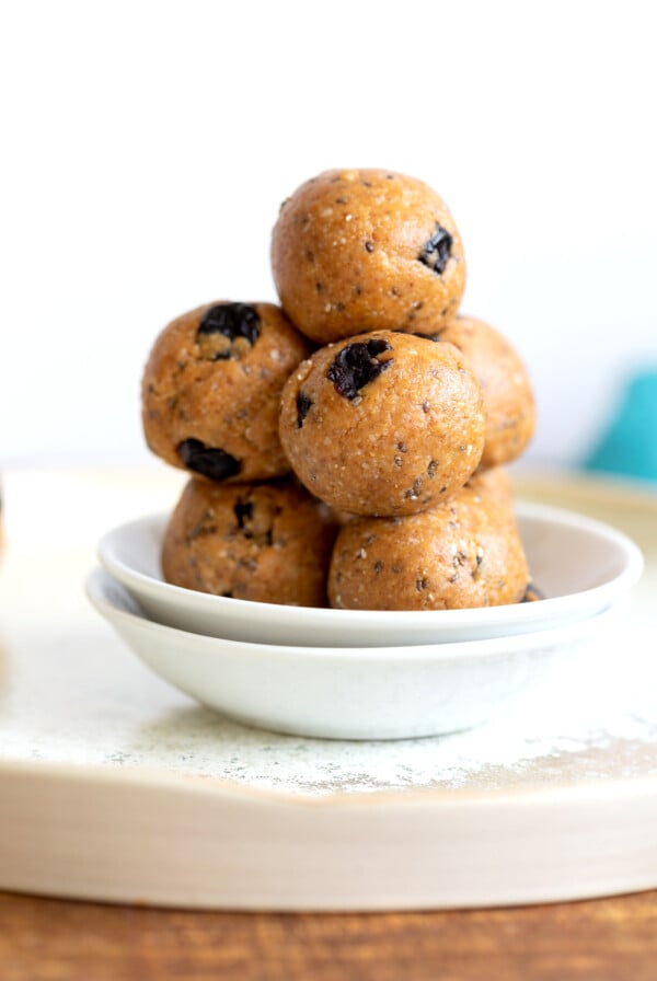 Vegan Blueberry Muffin Energy Bites, 1 Bowl 15 Minute. 8 Ingredient Blueberry energy balls for Snacking. #vegan #Glutenfree #Grainfree #Soyfree #Recipe #VeganRicha #blueberryenergybites