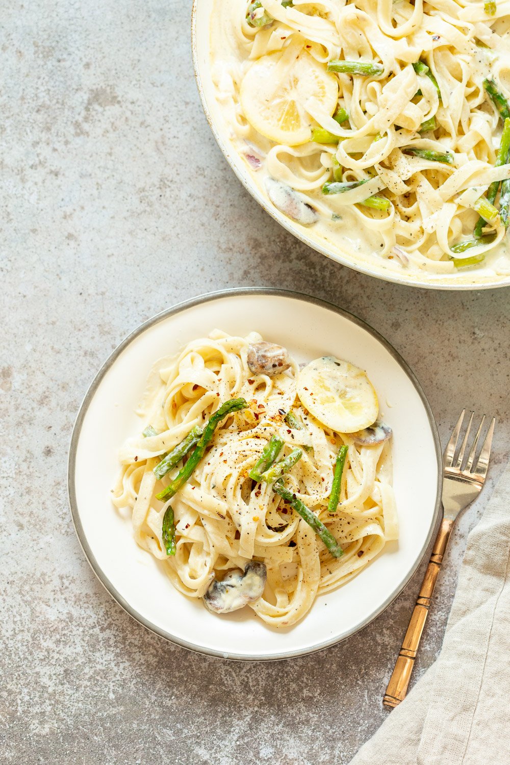 Vegan Lemon Asparagus Pasta - 30 mins! Creamy Lemon Alfredo style sauce with tofu with fettuccine and pan roasted garlic asparagus and more lemon. #Vegan #Nutfree #Recipe. Can be Glutenfree #VeganRicha #LemonAsparagusPasta 17 gm of protein