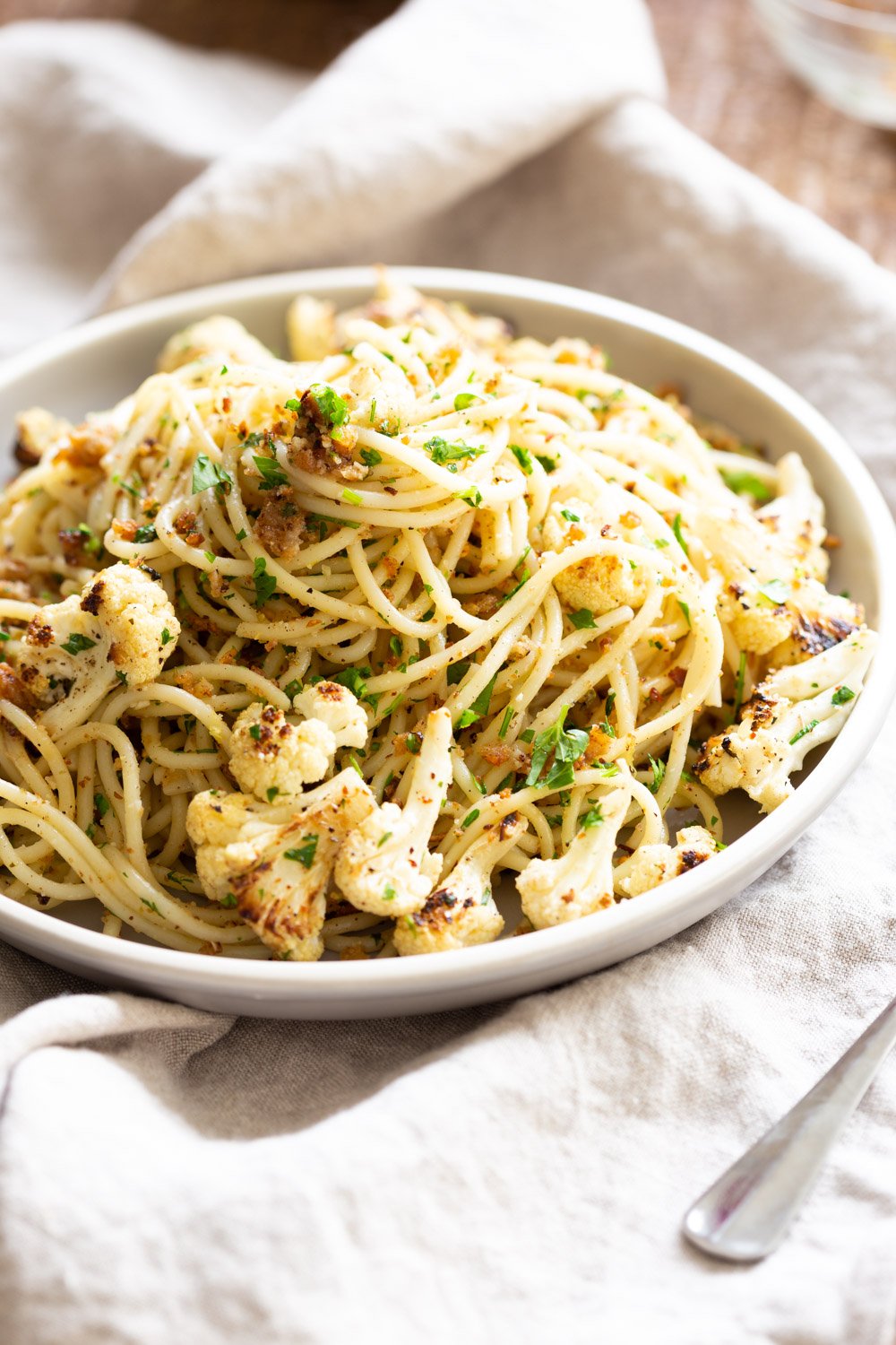 Easy Spaghetti with toasted garlic breadcrumbs and blistered cauliflower. Vegan Pasta with breadcrumbs, pasta wth roasted cauliflower. #Vegan #Nutfree #Soyfree #Recipe #spaghetti #toastetdbreadcrumbs #VeganRicha