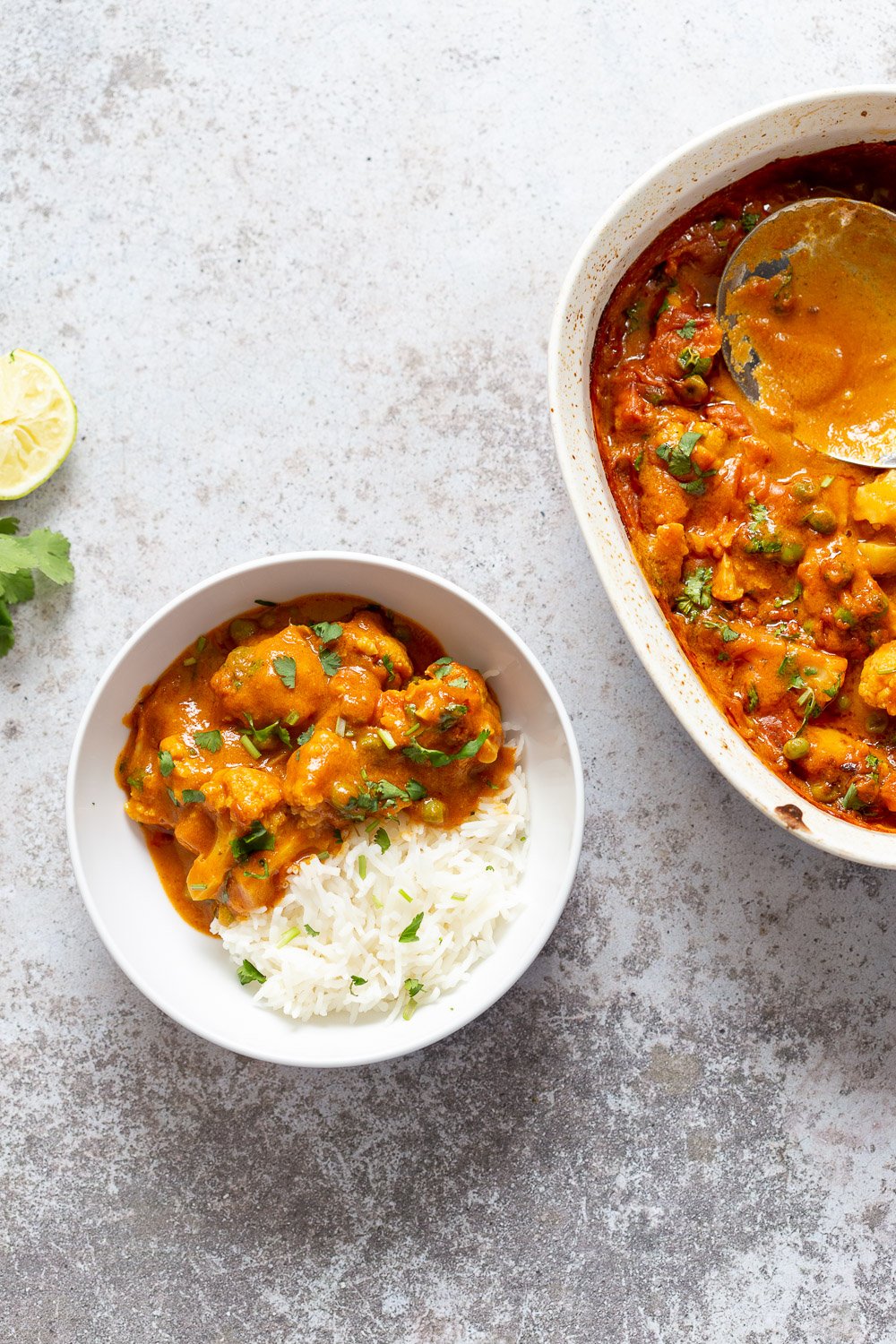 Vegan Cauliflower Pea Curry - 1 Pot Gobi Matar masala. This cauliflower peas curry gets baked in the oven. Creamy roasted flavors without standing around roasting the sauce. #Vegan #Glutenfree #Nutfree #Soyfree #Recipe #VeganRicha #gobimatar #cauliflowerpeacurry . Add some cooked chickpeas to make a meal