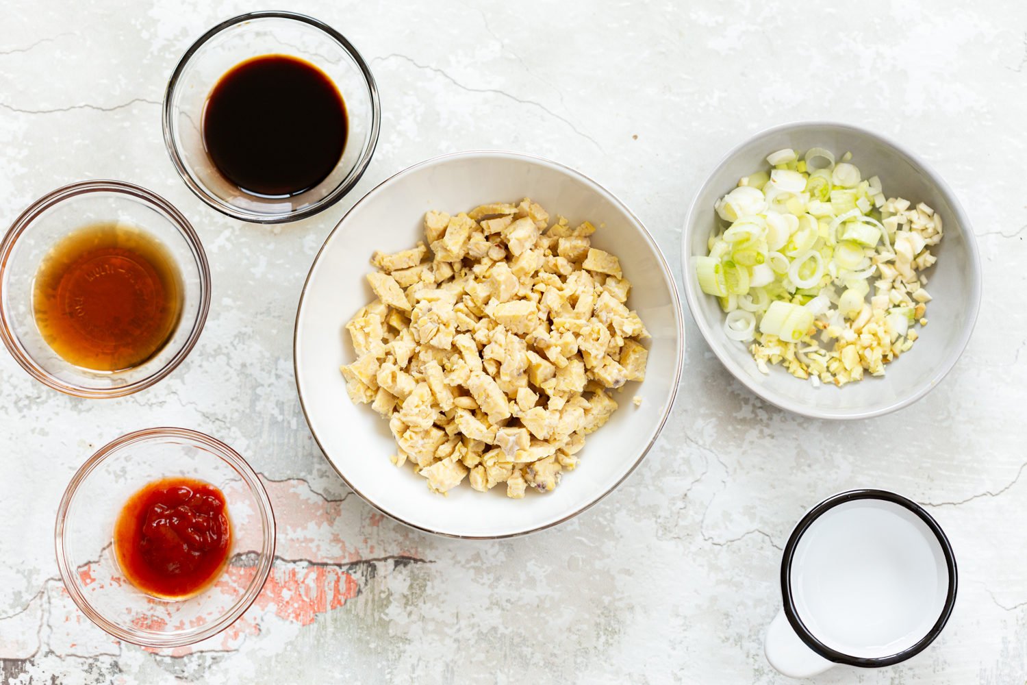 Ingredients for our Lemongrass tempeh crumbles in bowls