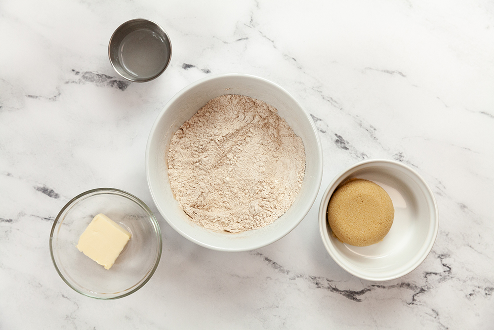 Ingredients for Streusel in bowls